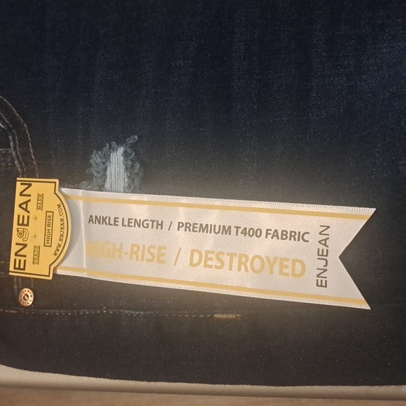 NWT JEANS - Picture 4 of 9